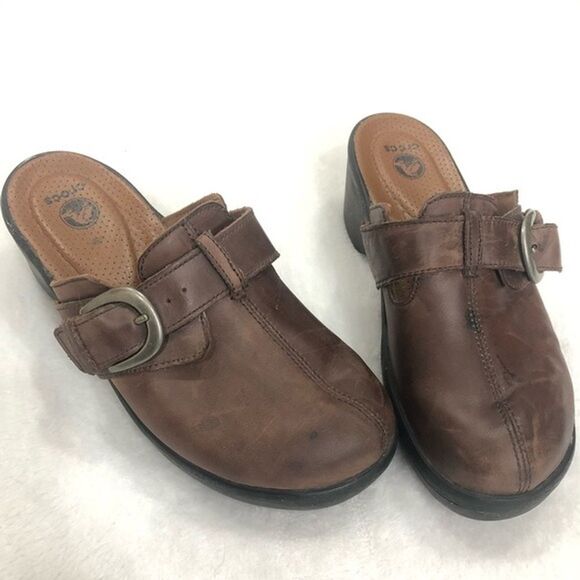 Crocs Brown Leather Slides Clogs Size 8 Y2K Cottagecore Gorpcore Comfort - Picture 1 of 7